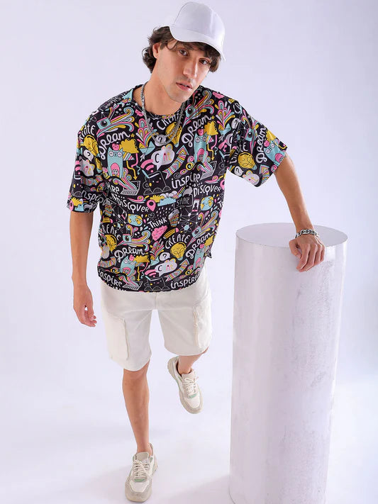 Bold Men’s Oversized T-shirt in Black with Abstract Print and Fashion Forward Look