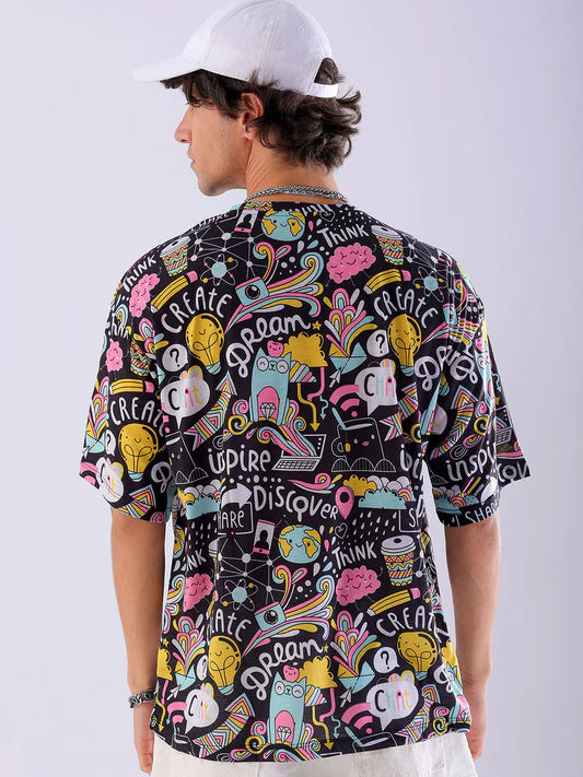 Bold Men’s Oversized T-shirt in Black with Abstract Print and Fashion Forward Look