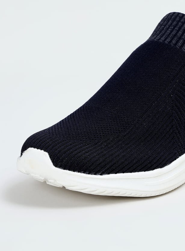 Modern Mesh Slip-On Athleisure Shoes for Men with Flexible and Slip-Resistant Sole