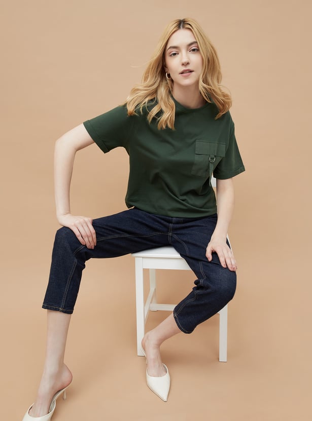 Slim Fit Men’s Pocket Detail T-shirt with Stylish Stitching and Casual Look