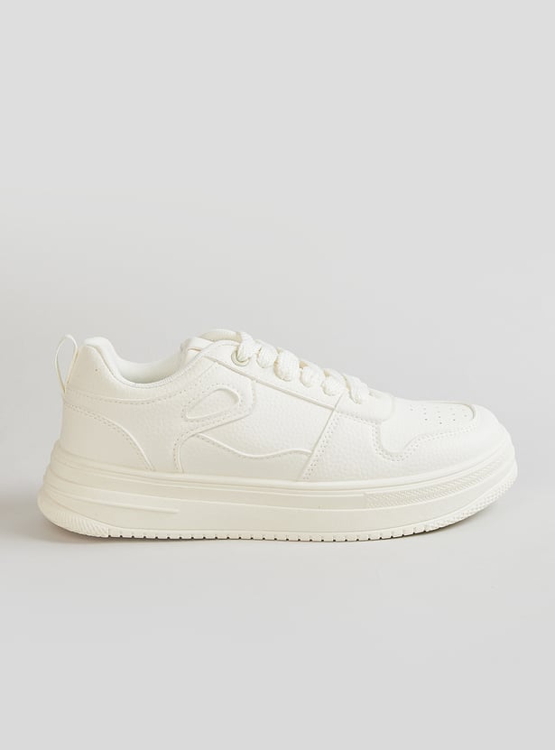 Lightweight Perforation Sneakers for Women Fashionable and Comfortable