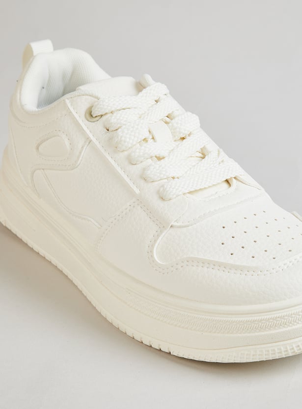 Lightweight Perforation Sneakers for Women Fashionable and Comfortable