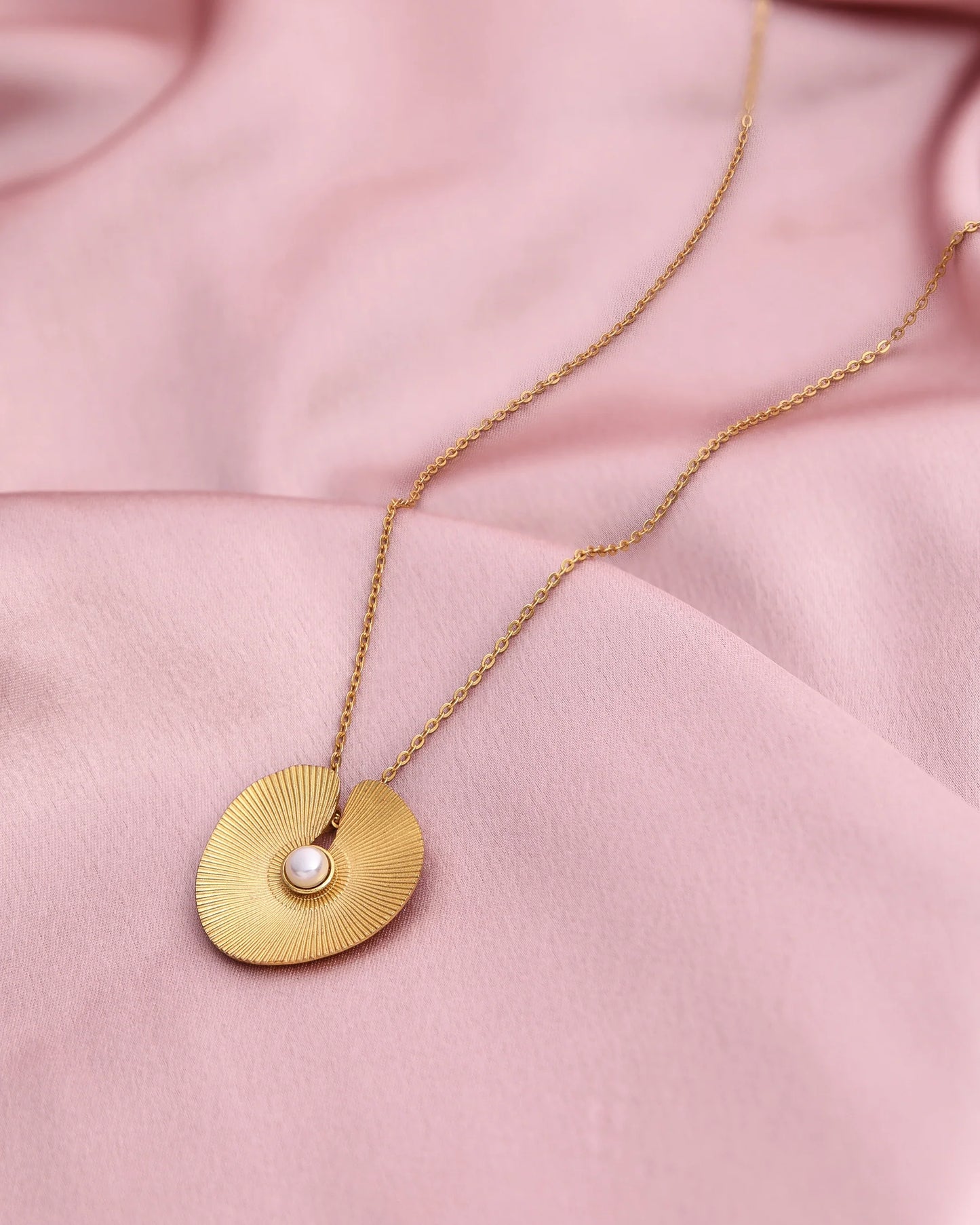 Stylish Lotus Leaf Pendant Necklace Paired with Delicate Ring