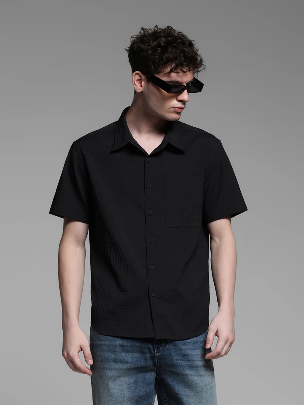 Stylish Men’s Black Short Sleeves Shirt with Relaxed Fit for Casual Occasions
