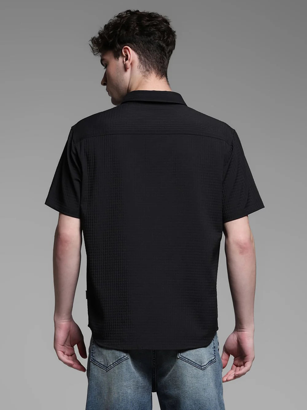 Stylish Men’s Black Short Sleeves Shirt with Relaxed Fit for Casual Occasions