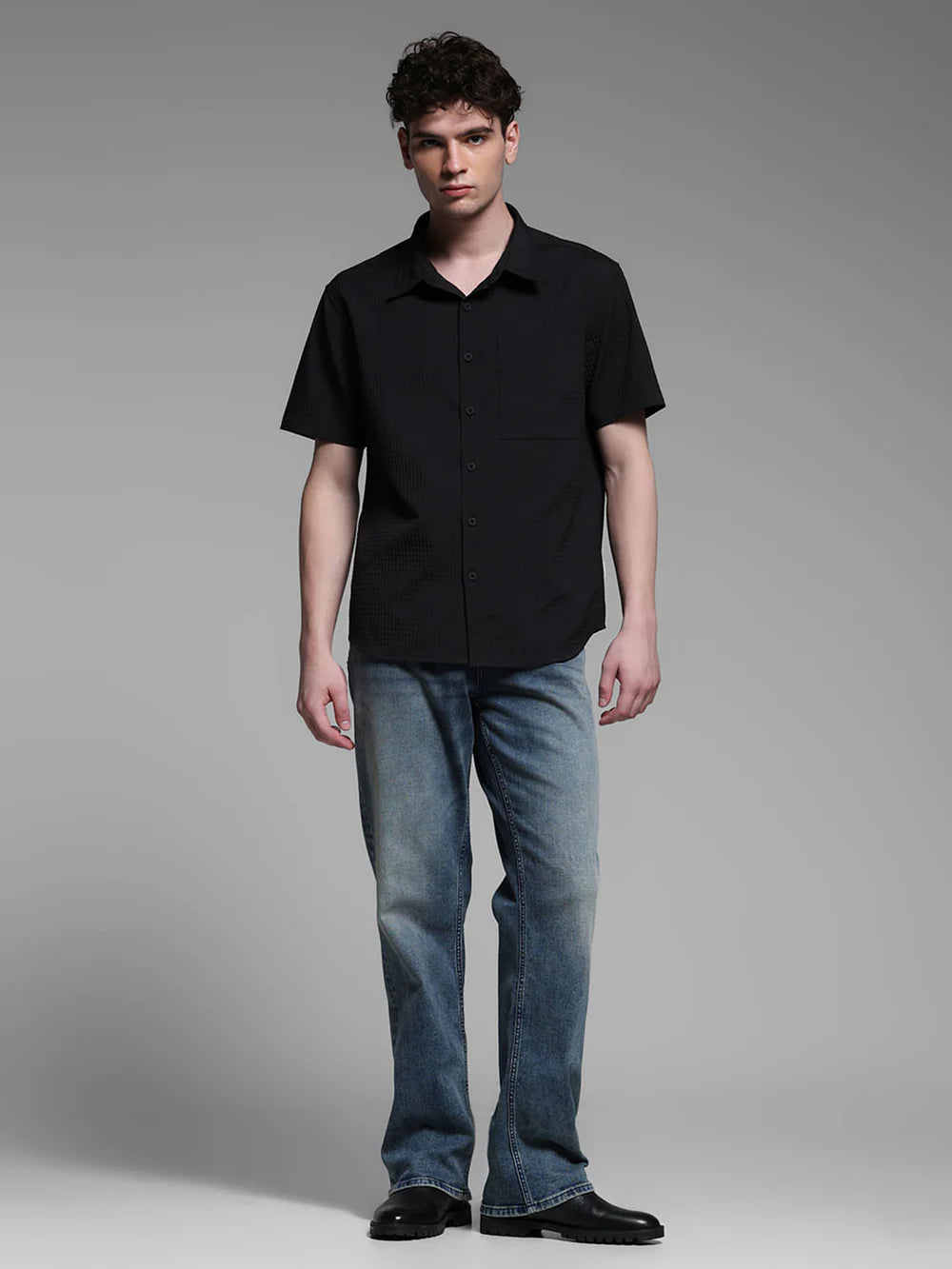 Stylish Men’s Black Short Sleeves Shirt with Relaxed Fit for Casual Occasions