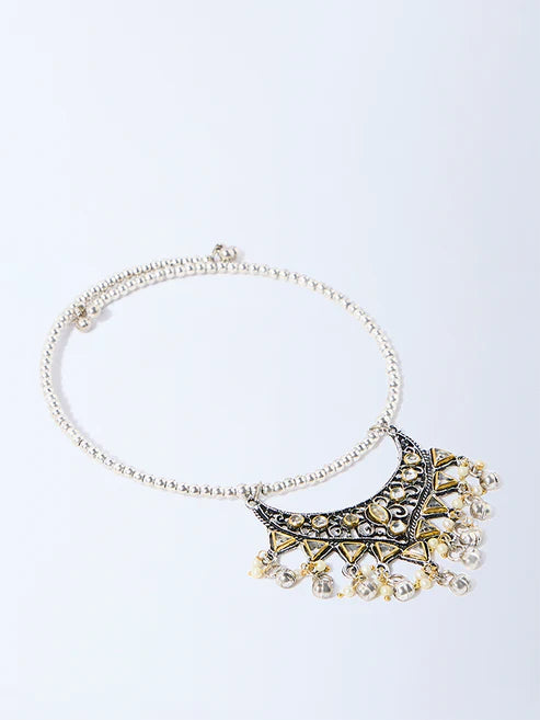 Stylish Silver Pendant Choker Necklace with Sparkling Glass Accents