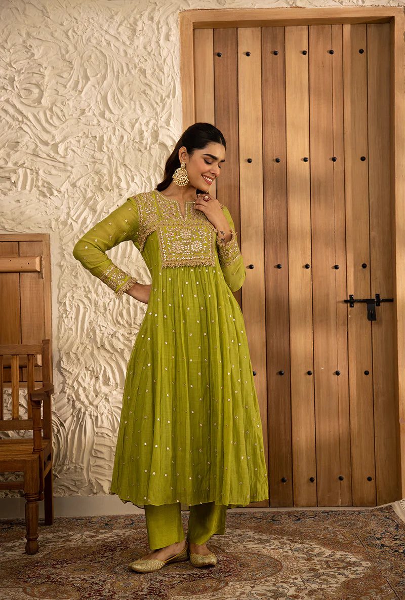 Graceful Green Anarkali Kurta Set with Masakali Style and Gota Embroidery