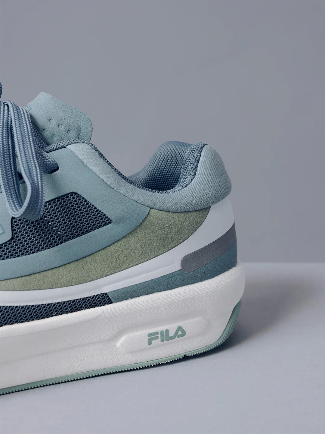 Men’s Casual Iceberg Green Sneakers for Work and Leisure