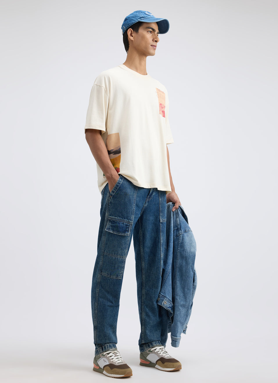 Relaxed Fit Men’s White Oversized T-Shirt with Printed Back Artwork