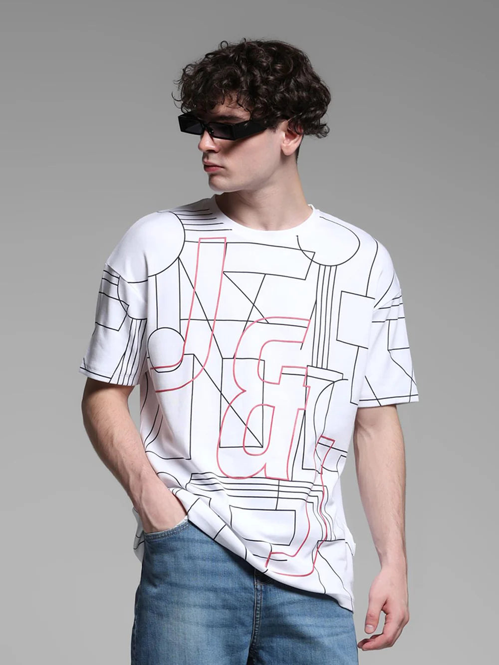 Everyday White Oversized T-shirt with High-Quality Printed Graphics and Comfortable Fit