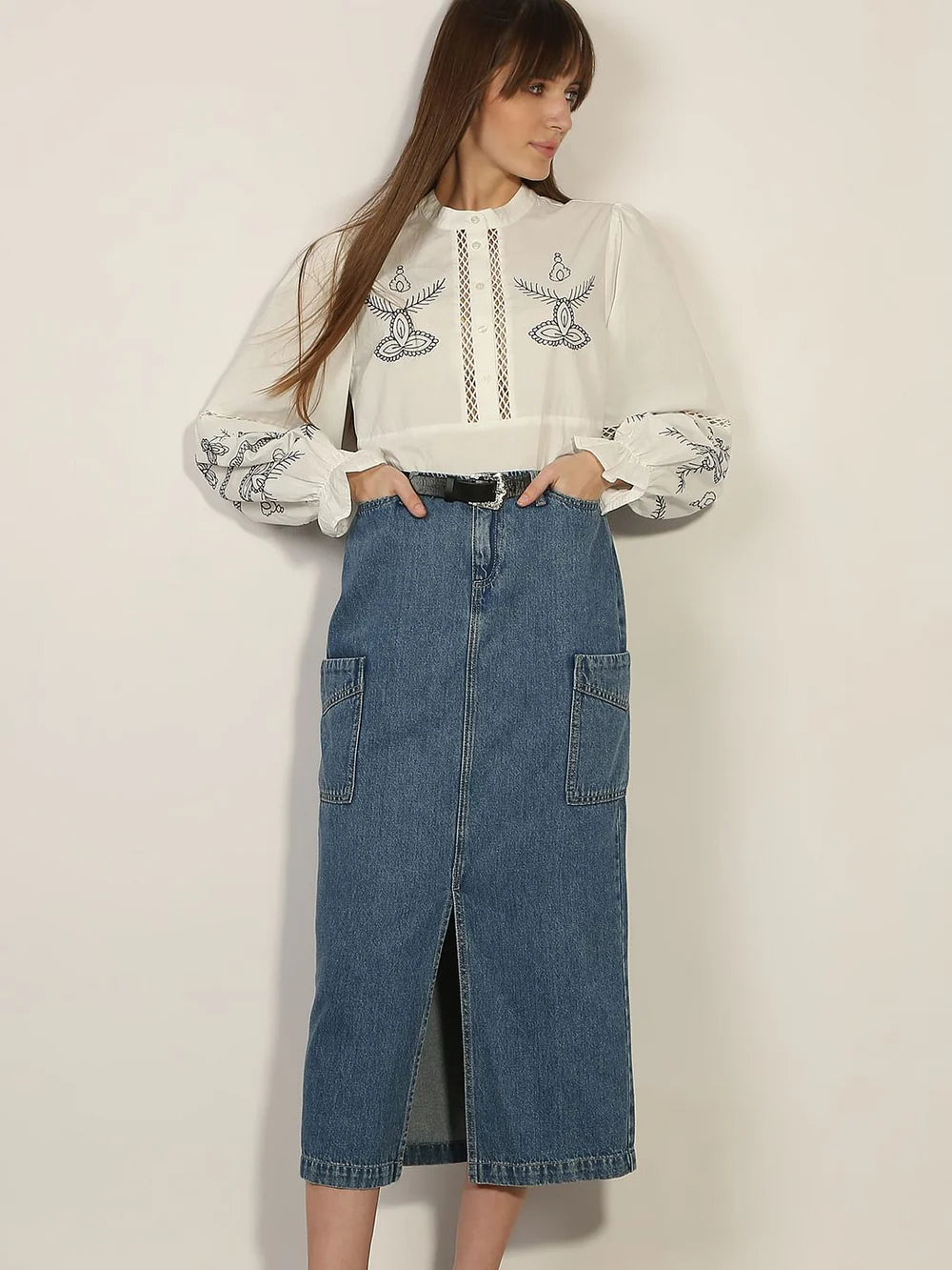 Fashionable Women’s White Embroidered Cotton Top with Lightweight Fabric for Daily Use