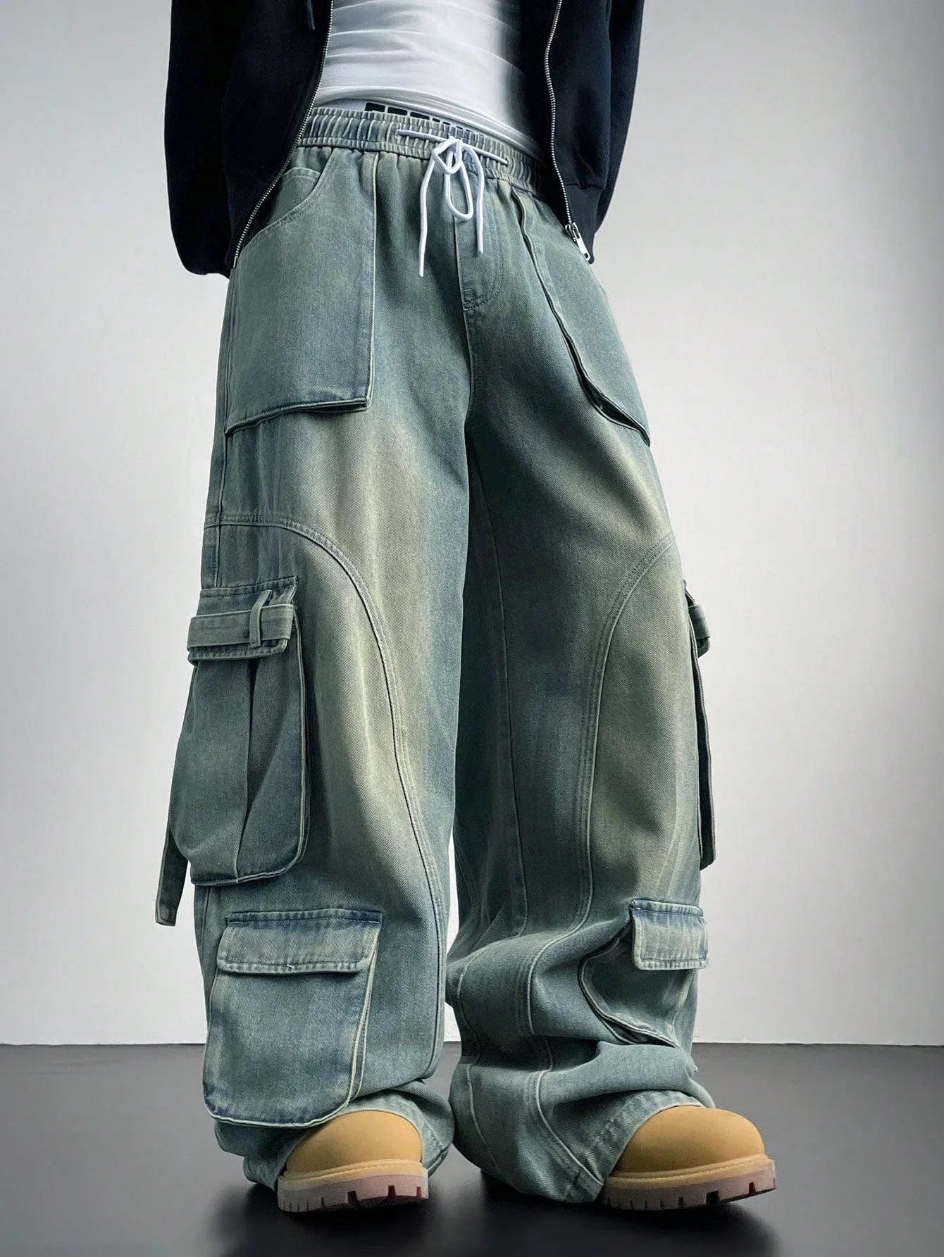 Comfortable Flex Fit Wide Leg Cargo Jogger Jeans for Men with Relaxed Baggy Design