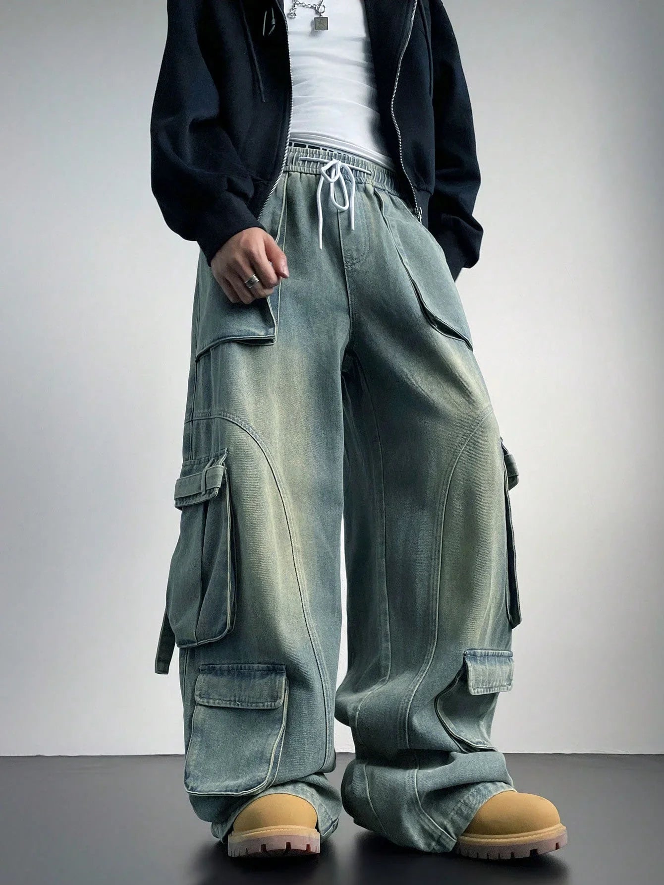 Comfortable Flex Fit Wide Leg Cargo Jogger Jeans for Men with Relaxed Baggy Design