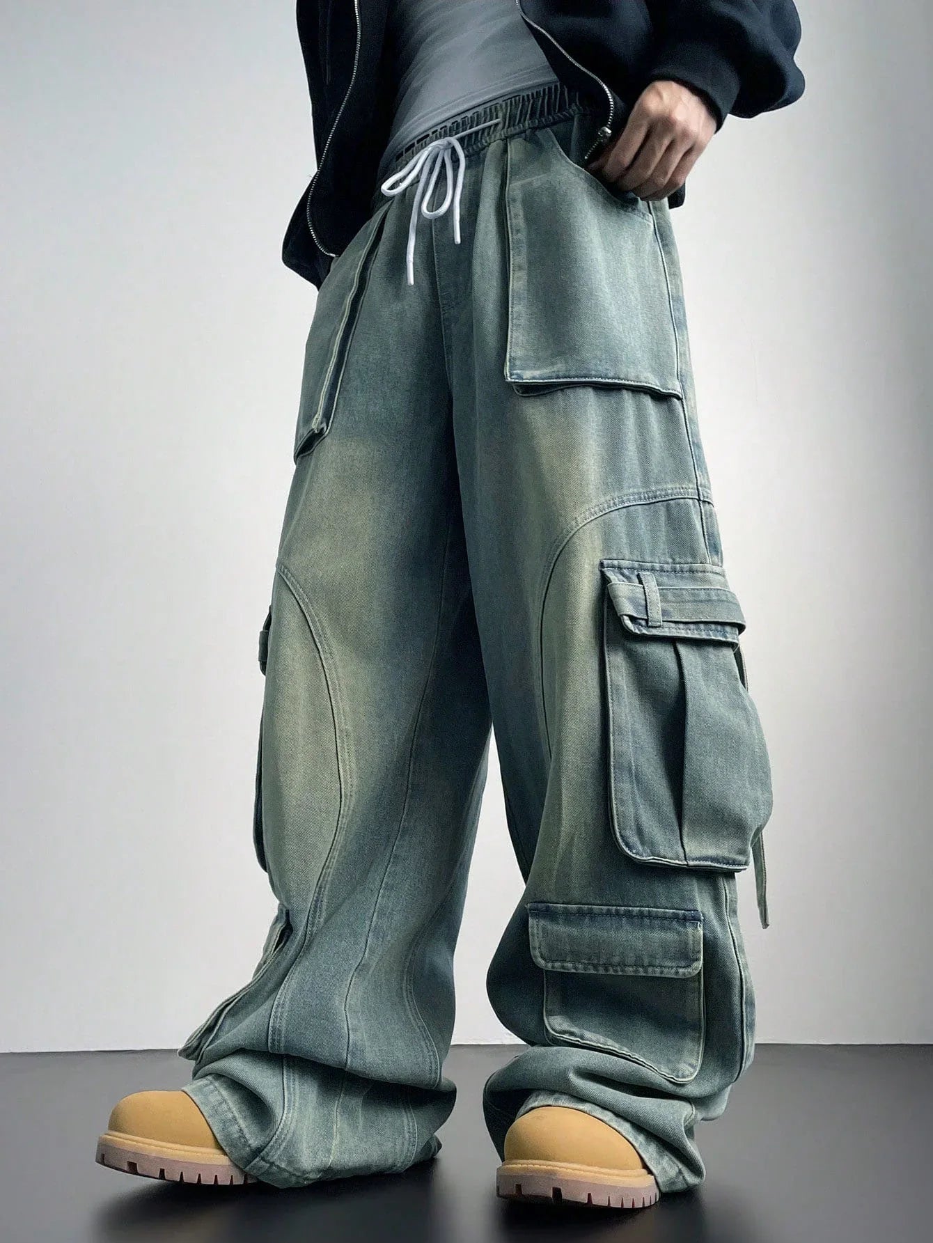 Comfortable Flex Fit Wide Leg Cargo Jogger Jeans for Men with Relaxed Baggy Design