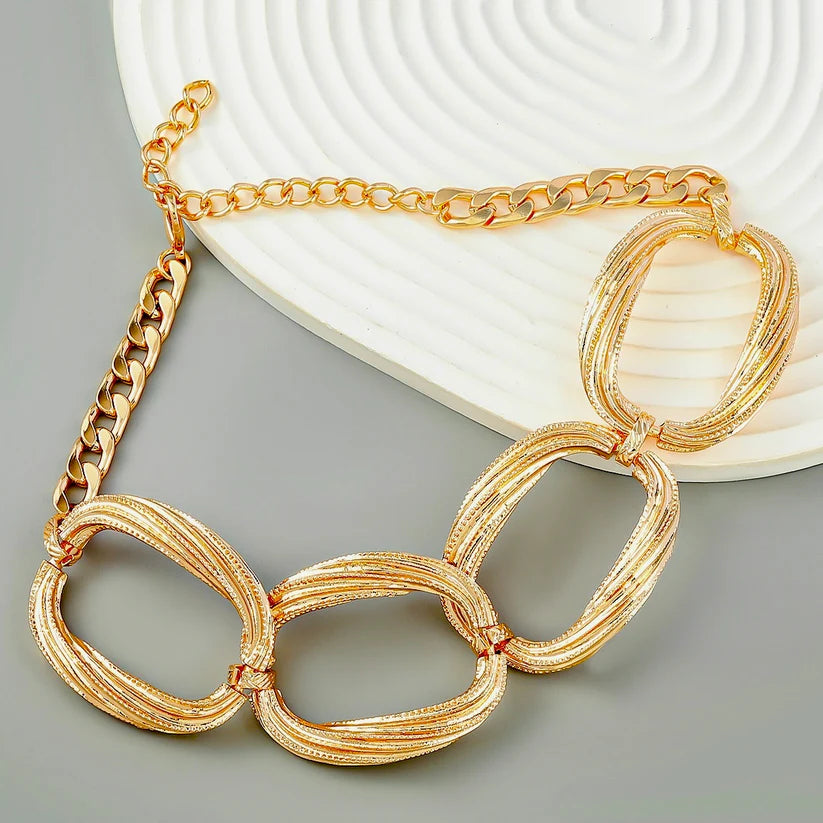 Modern Golden Getter Statement Necklace for Glamorous Outfits