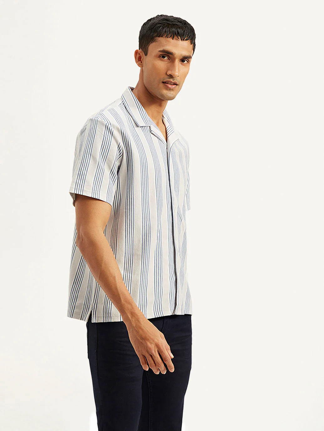 Trendy Men’s Striped Resort Collar Camp Shirt – Lightweight Relaxed Fit Casual Shirt for Travel, Parties, and Daily Comfort