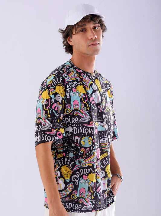 Bold Men’s Oversized T-shirt in Black with Abstract Print and Fashion Forward Look