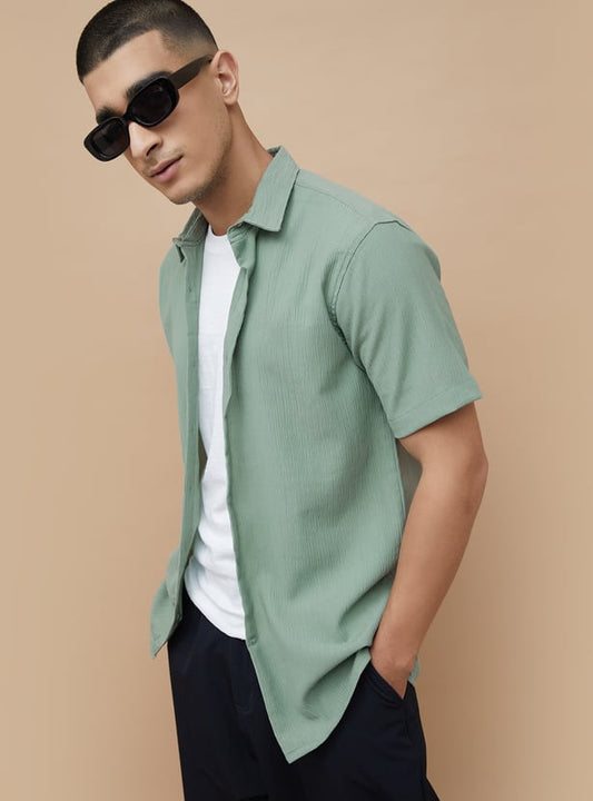 Smart Men’s Textured Regular Fit Shirt – Comfortable and Versatile Outfit for Travel, Daily Comfort, and Social Occasions