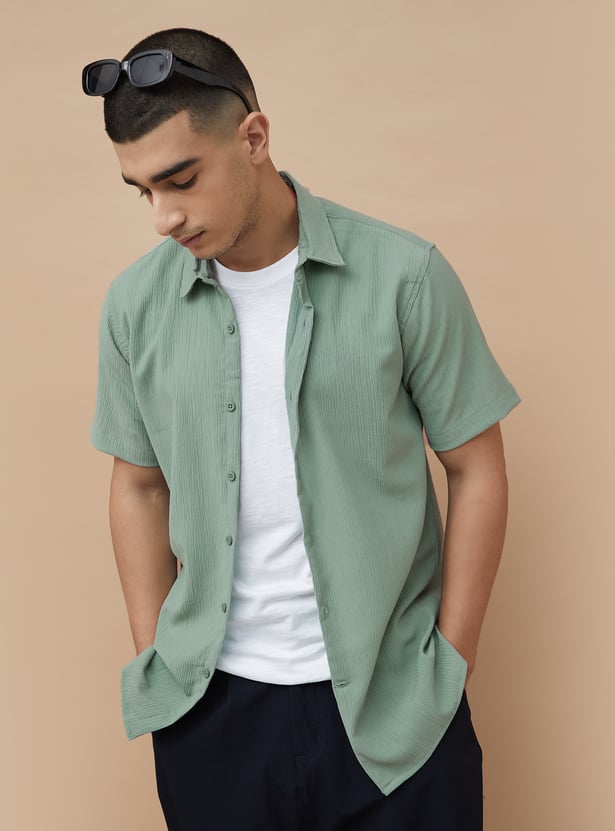 Smart Men’s Textured Regular Fit Shirt – Comfortable and Versatile Outfit for Travel, Daily Comfort, and Social Occasions