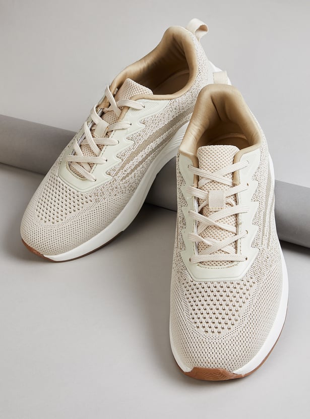 Men’s Mesh Sports Shoes with Lightweight and Flexible Sole