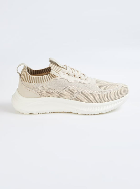 Trendy Men’s Mesh Sports Shoes with Comfort Cushioning for Active Lifestyle