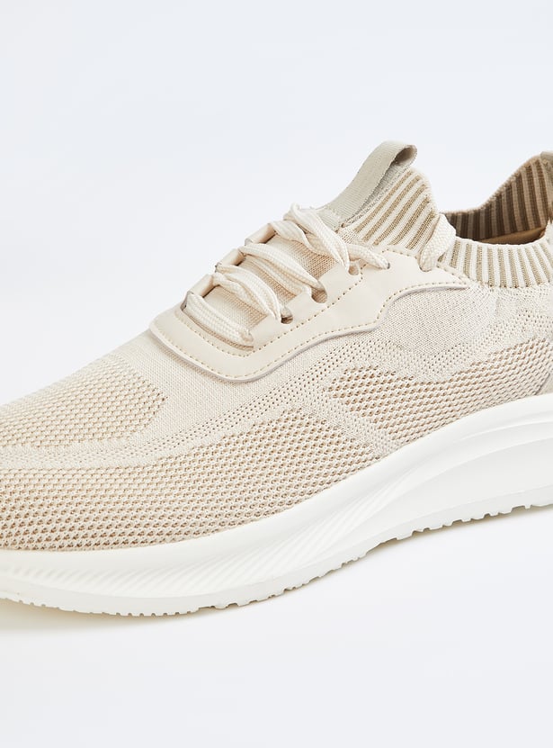 Trendy Men’s Mesh Sports Shoes with Comfort Cushioning for Active Lifestyle