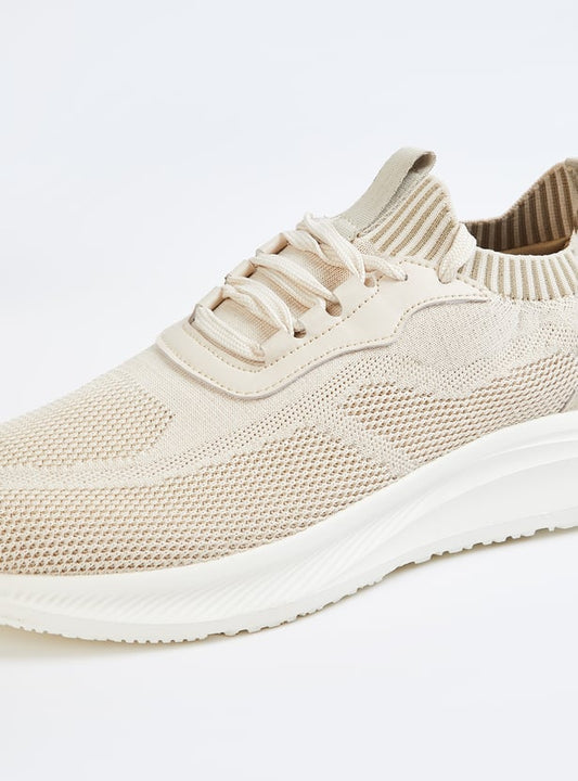 Trendy Men’s Mesh Sports Shoes with Comfort Cushioning for Active Lifestyle
