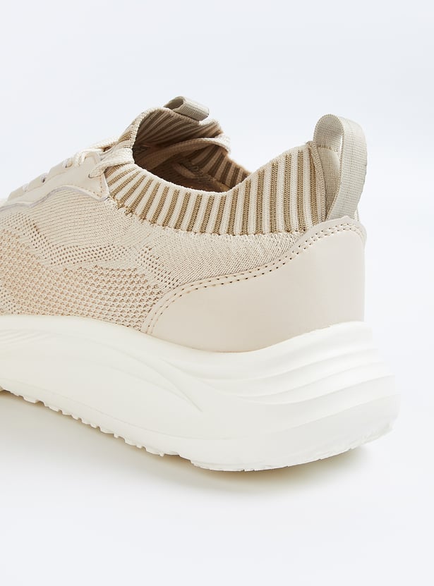 Trendy Men’s Mesh Sports Shoes with Comfort Cushioning for Active Lifestyle