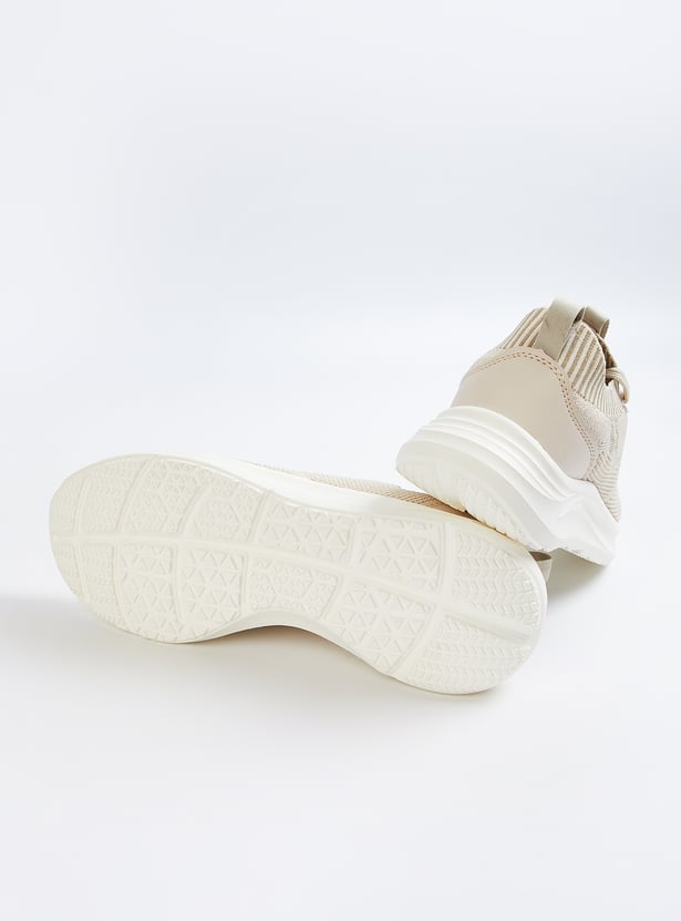 Trendy Men’s Mesh Sports Shoes with Comfort Cushioning for Active Lifestyle