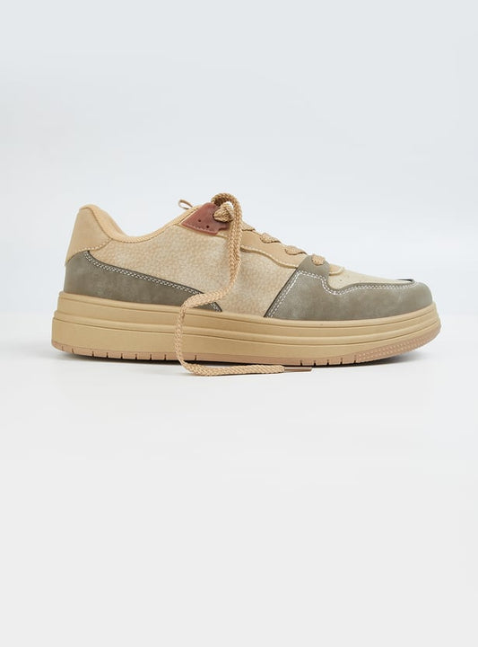 Comfortable Colorblocked Sneakers for Men with Lightweight Build and Cushioned Insole
