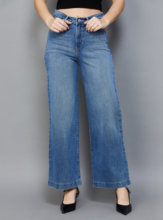 Women's Washed Wide Leg Jeans Relaxed Fit Casual Denim with Soft Faded Finish for Everyday Wear