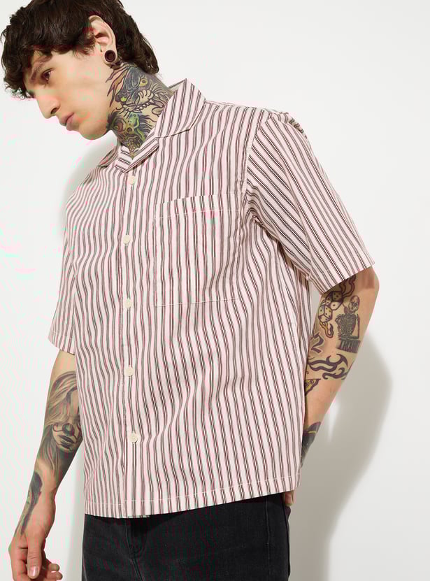 Modern Men’s Resort Shirt with Striped Design – Relaxed Fit Summer Essential for Beachwear and Casual Gatherings
