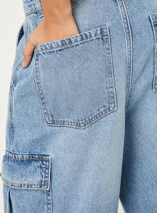 Stylish Women's Lightwashed Cargo Jeans High-Waist Denim with Spacious Pockets & Contemporary Streetwear Look