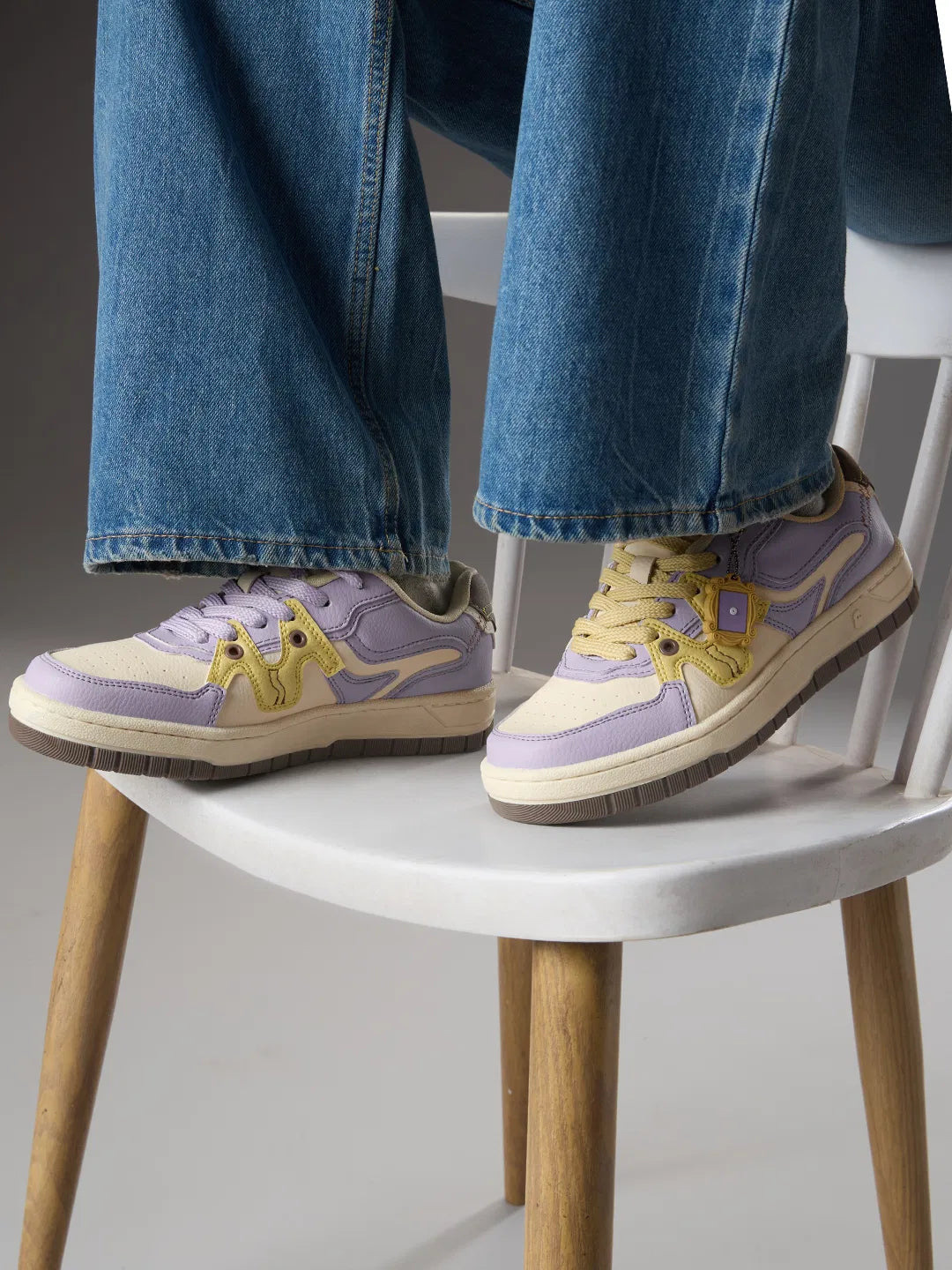 Comfort Fit Women Low Top Sneakers with Stylish Finish and Long Lasting Support