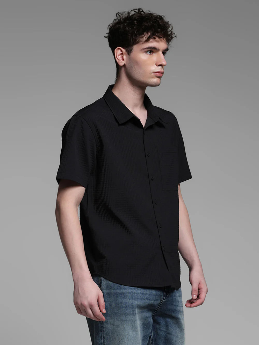 Stylish Men’s Black Short Sleeves Shirt with Relaxed Fit for Casual Occasions