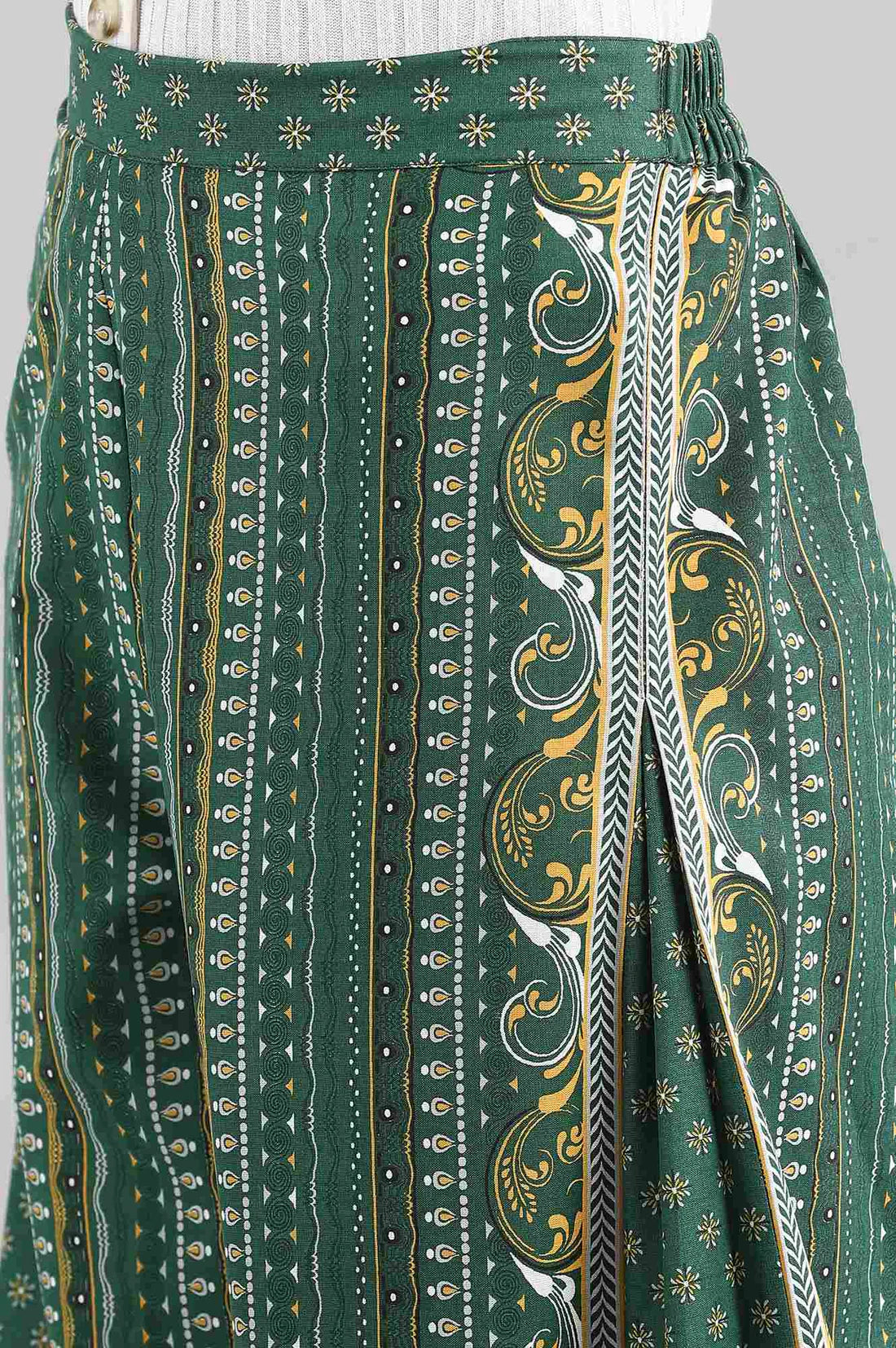 Elegant Cream Viscose Kurta with Embroidered Detailing and Matching Dupatta – Ideal for Party Wear