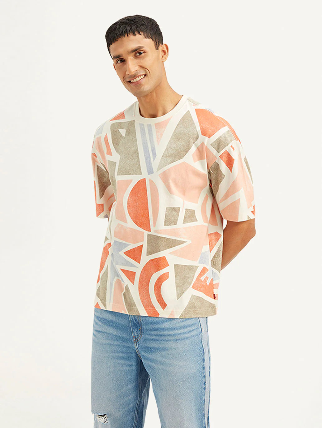 Classic Men’s Loose Fit Graphic Tee with Comfortable Fabric and Modern Street Style Appeal
