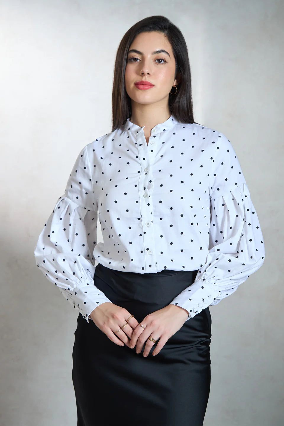 Modern Women’s Puff Sleeved Cotton Stretch Top with Polka Dot Pattern and Relaxed Fit