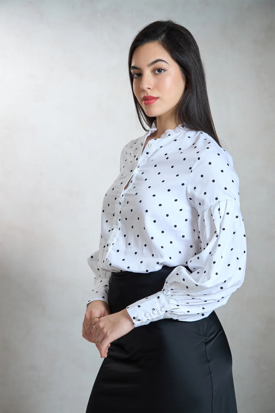 Modern Women’s Puff Sleeved Cotton Stretch Top with Polka Dot Pattern and Relaxed Fit