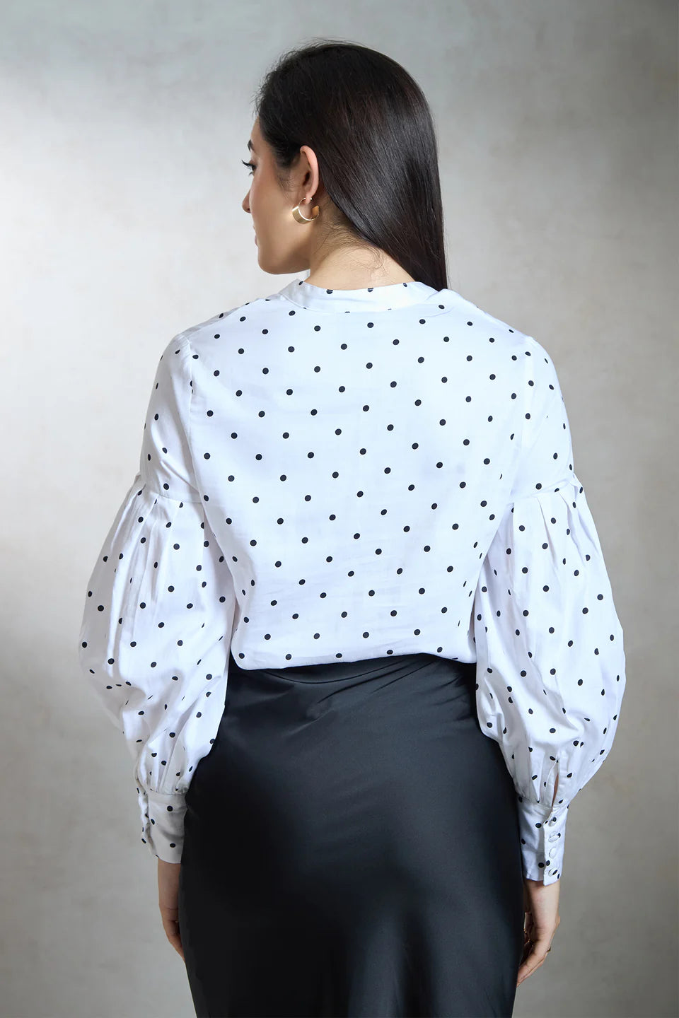 Modern Women’s Puff Sleeved Cotton Stretch Top with Polka Dot Pattern and Relaxed Fit