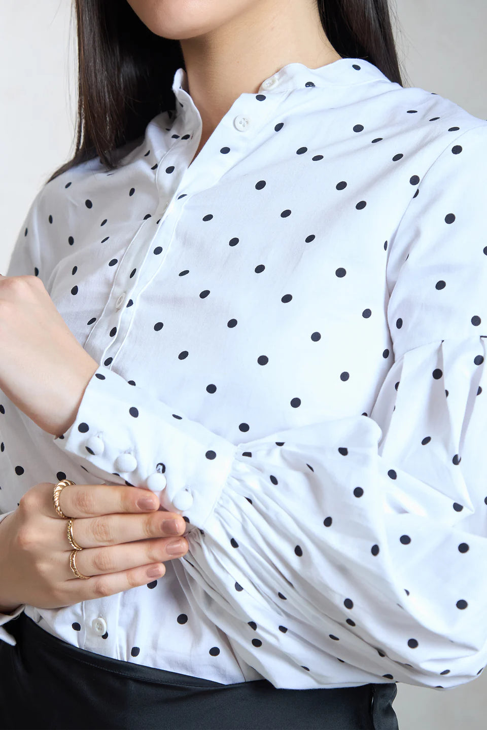 Modern Women’s Puff Sleeved Cotton Stretch Top with Polka Dot Pattern and Relaxed Fit