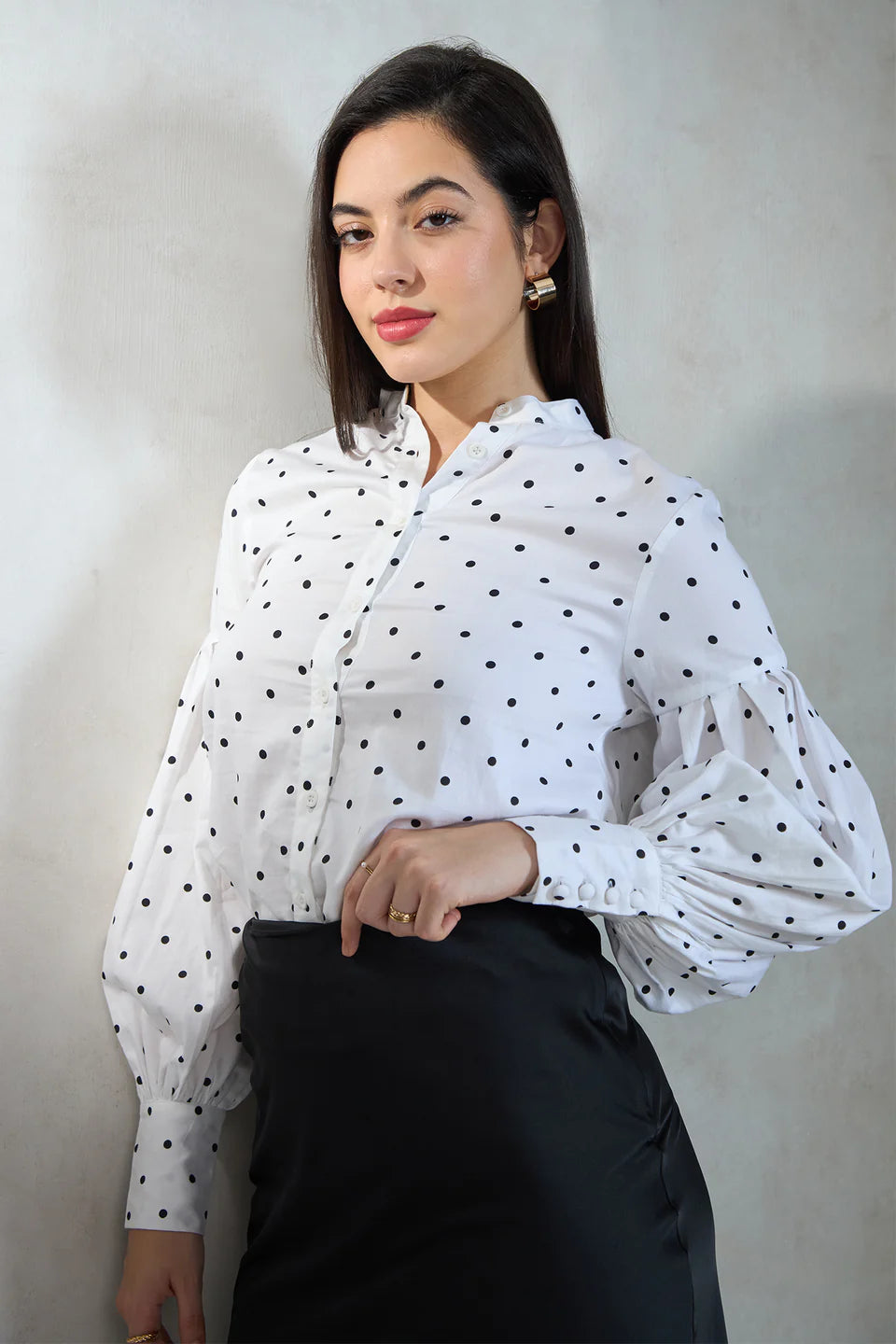 Modern Women’s Puff Sleeved Cotton Stretch Top with Polka Dot Pattern and Relaxed Fit