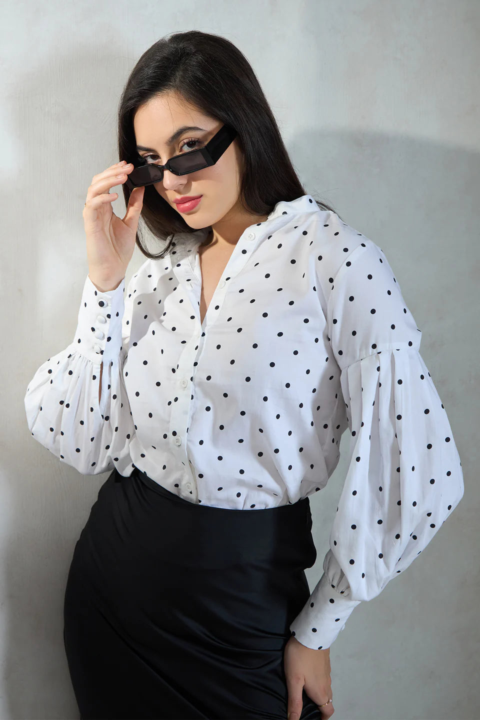 Modern Women’s Puff Sleeved Cotton Stretch Top with Polka Dot Pattern and Relaxed Fit