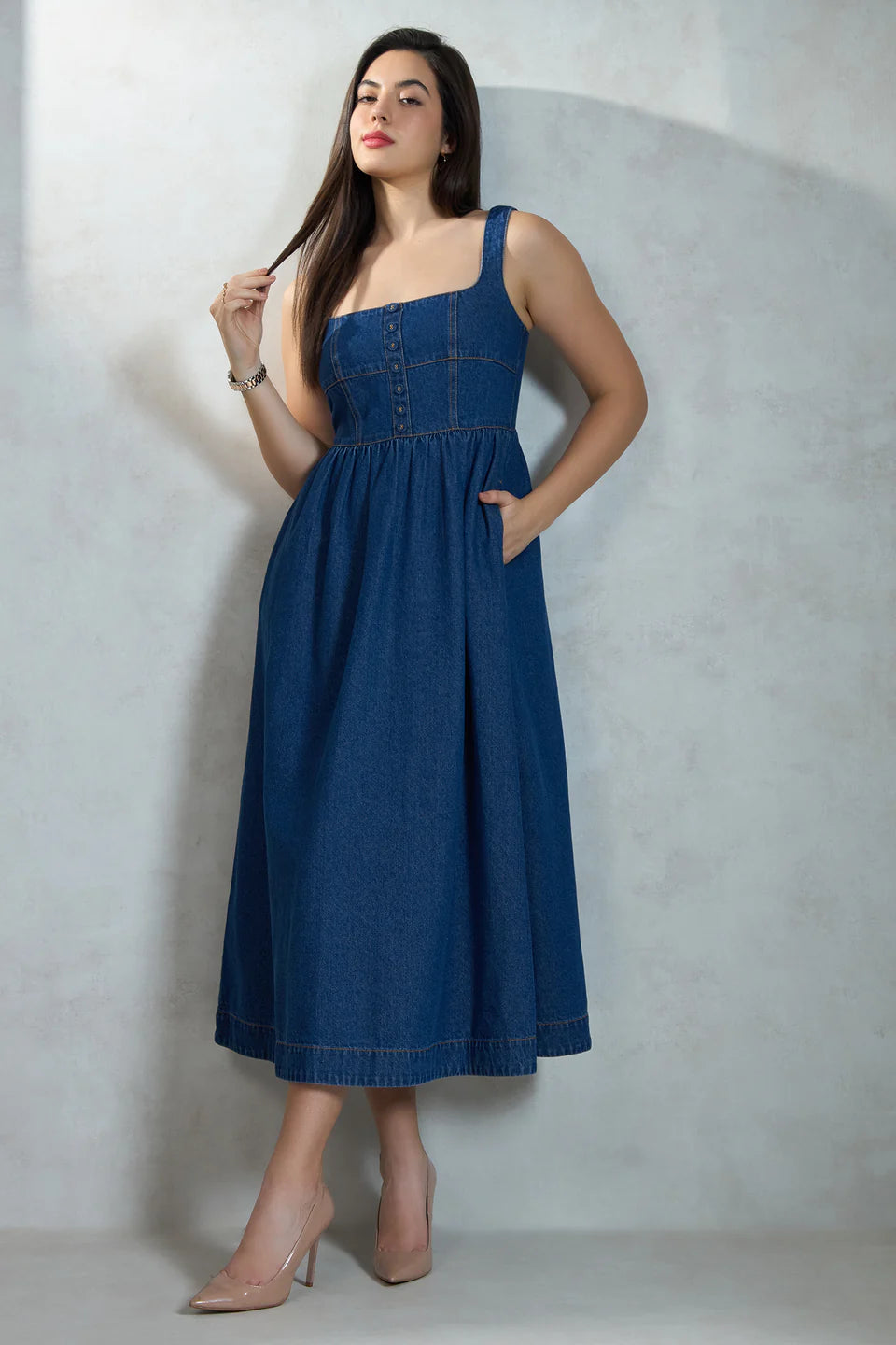 Fashionable Women’s Denim Midi Dress with Flared Skirt Design