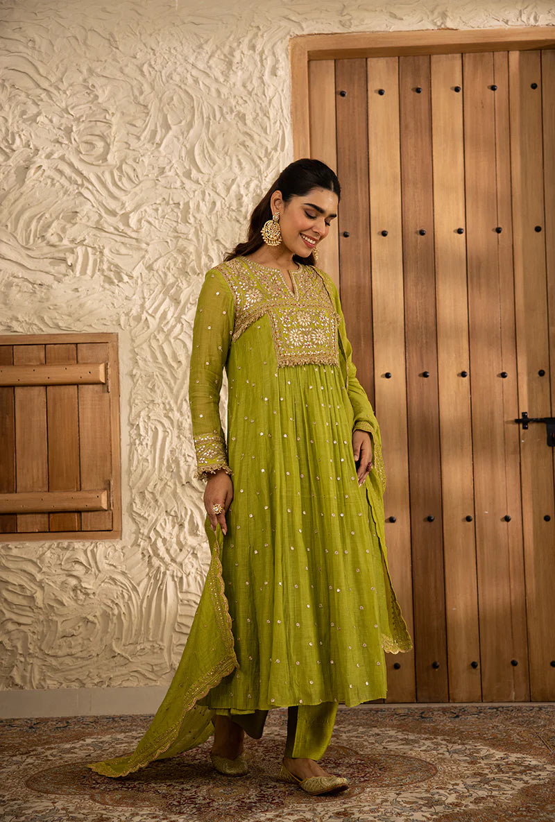 Graceful Green Anarkali Kurta Set with Masakali Style and Gota Embroidery