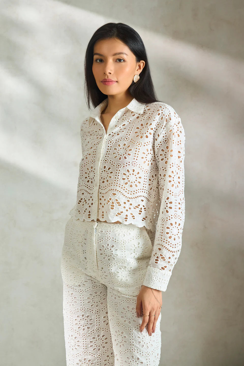 Elegant Women’s Boxy Cotton White Shirt with Scallop Design for Minimalist Fashion