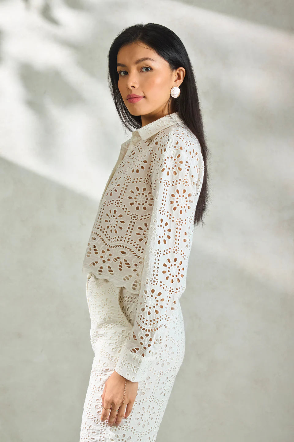 Elegant Women’s Boxy Cotton White Shirt with Scallop Design for Minimalist Fashion