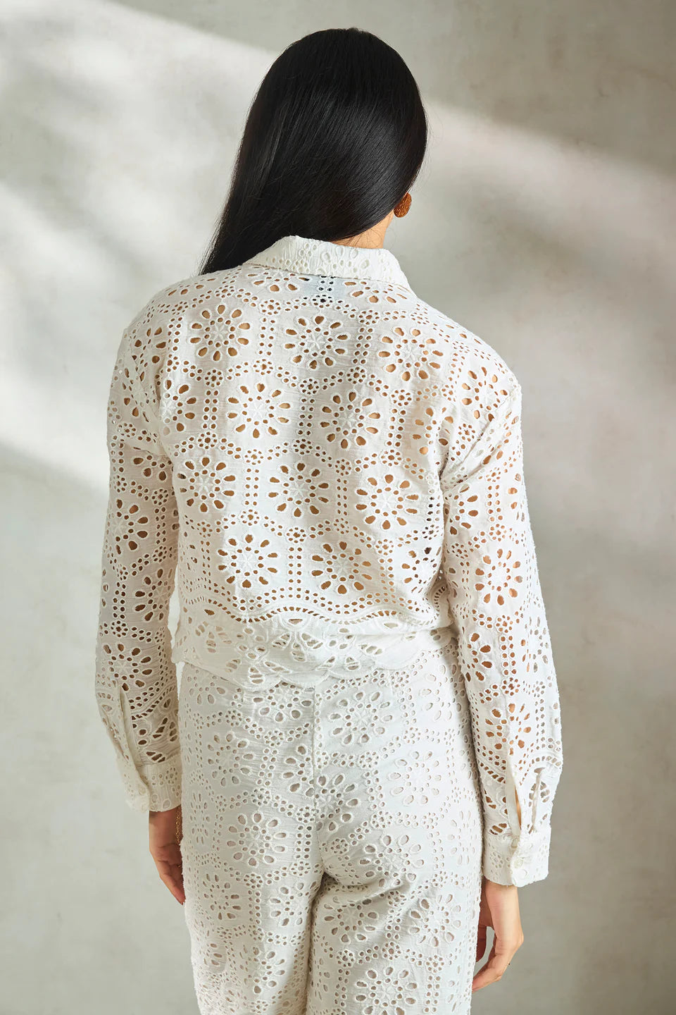 Elegant Women’s Boxy Cotton White Shirt with Scallop Design for Minimalist Fashion