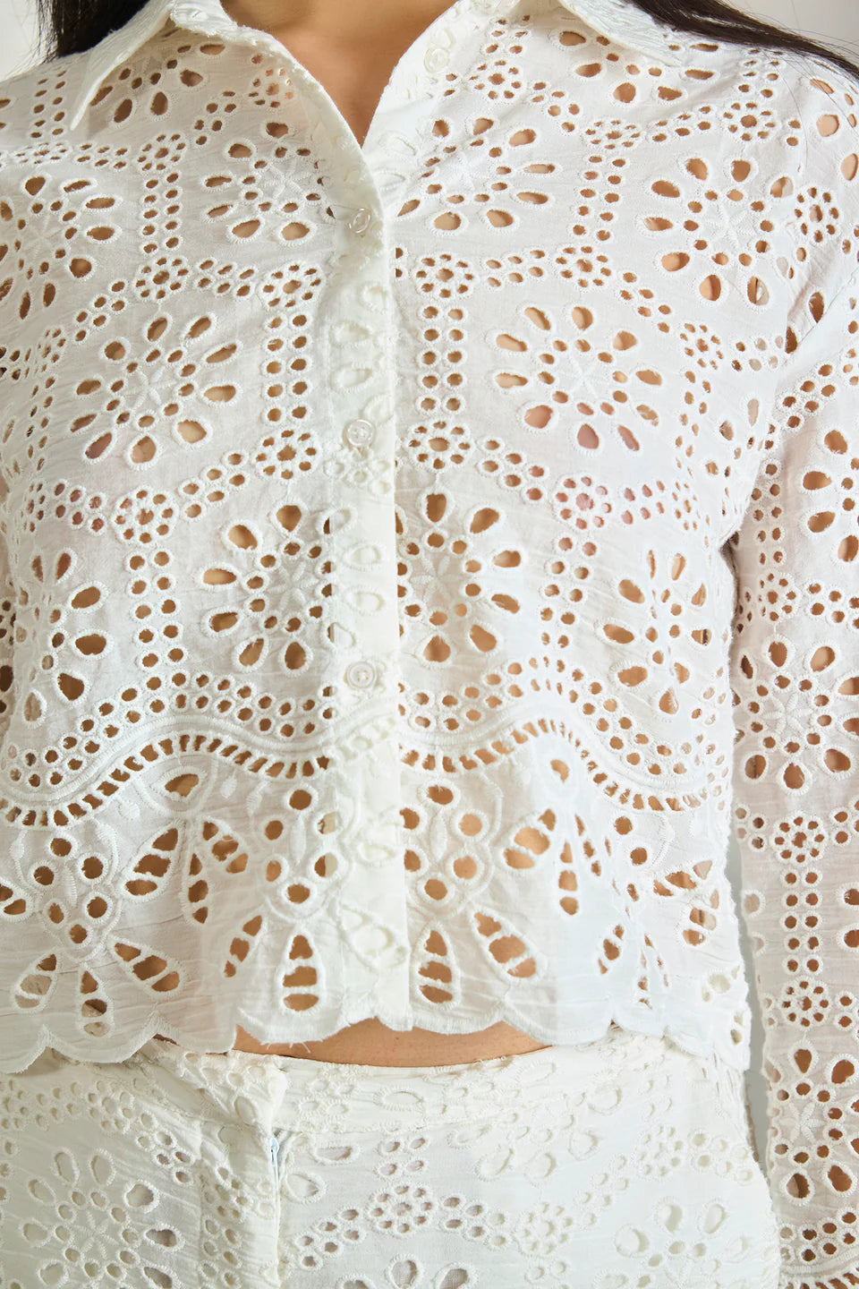 Elegant Women’s Boxy Cotton White Shirt with Scallop Design for Minimalist Fashion